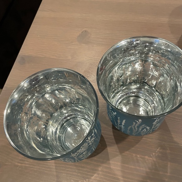 ❌SOLD❌ Blue & Silver Floral Glass Flameless Candle Holder w/ Flameless Candle - Picture 7 of 7